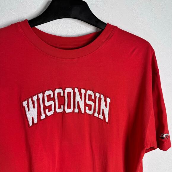 Wisconsin Red Embroidered T-Shirt P2 Hybrid Player XL College Game Day Tee - Picture 2 of 5